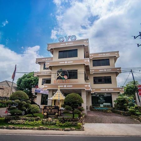 Halim Hotel Tanjung Pinang Extérieur photo