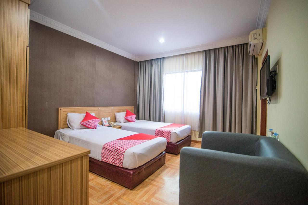 Halim Hotel Tanjung Pinang Extérieur photo