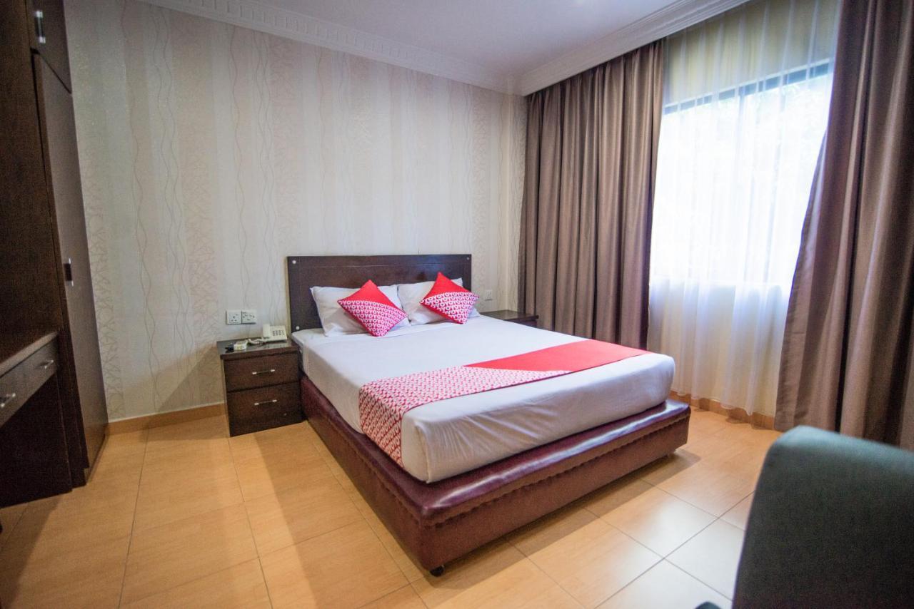 Halim Hotel Tanjung Pinang Extérieur photo