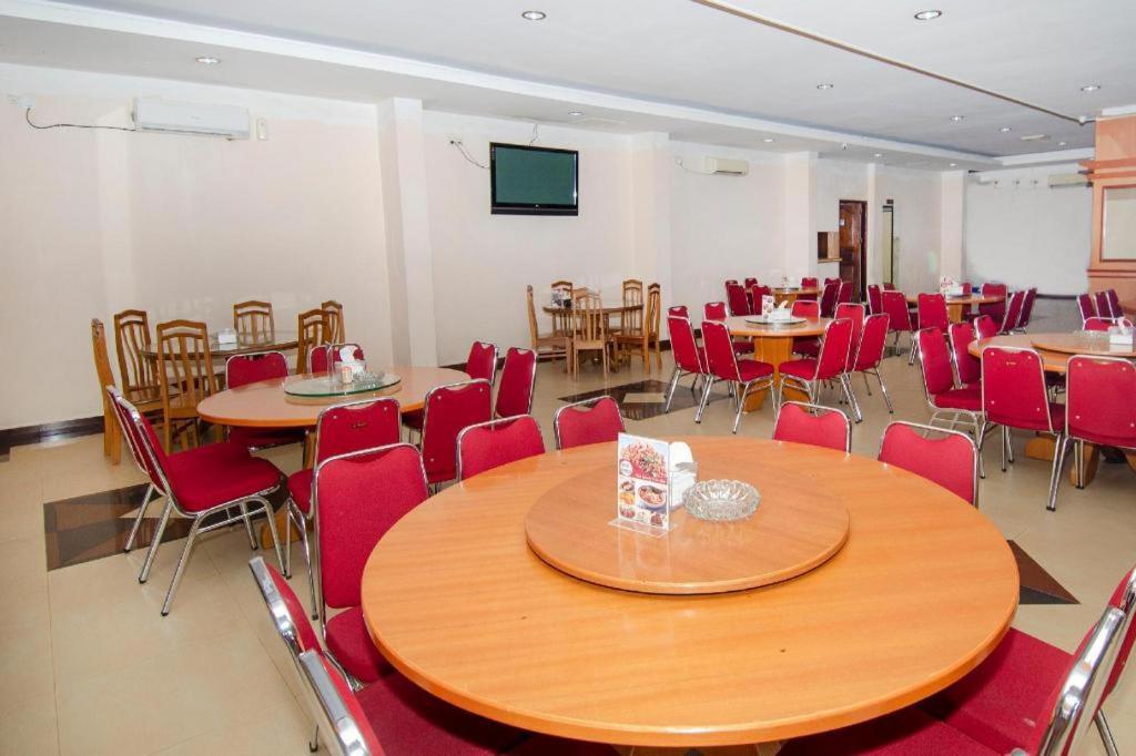 Halim Hotel Tanjung Pinang Extérieur photo