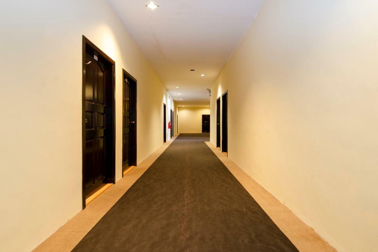Halim Hotel Tanjung Pinang Extérieur photo